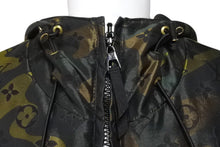 Load image into Gallery viewer, Louis Vuitton ルイヴィトン 2 way camo puffer jacket 2ウェイカモフラージュパファージャケット 美品 中古 4c070289