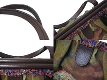 Load image into Gallery viewer, 極美品 CHANEL シャネル エンブロイダリー ハンドバッグ A92791 21番台 ココマーク グラフィティ がま口 カーキ 中古 4c071184