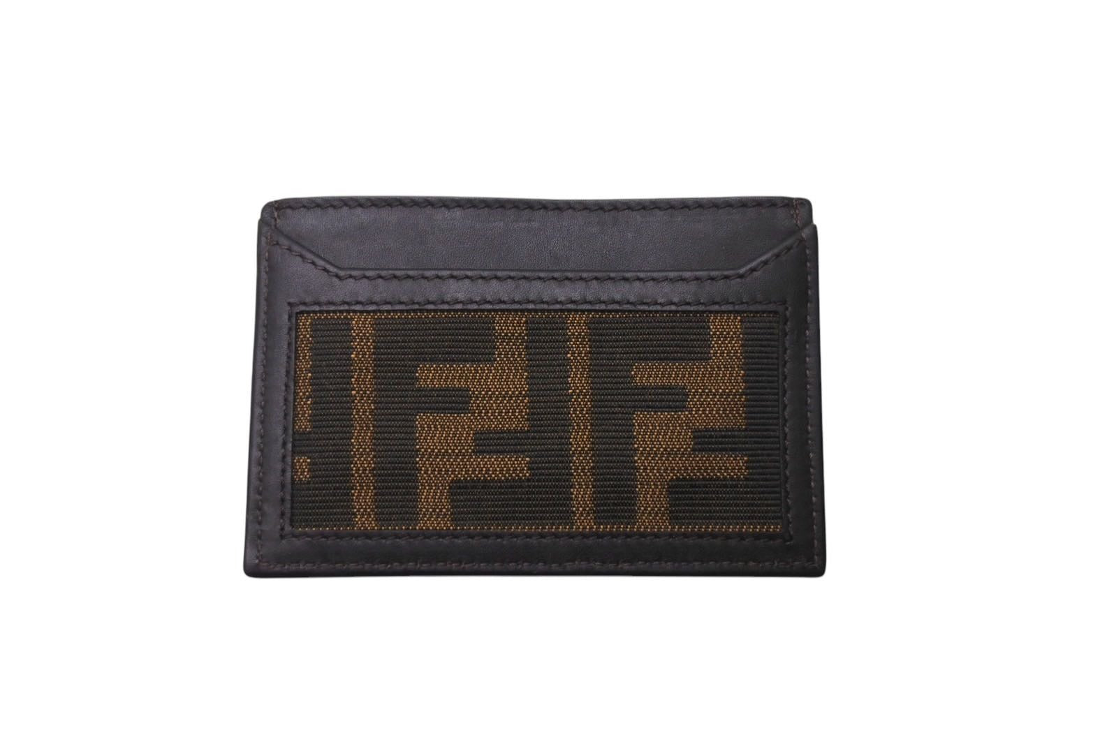 【新品・未使用】フェンディ カードケース ズッカ柄 FENDI 7AR911 フェンディ FFズッカ 7AR911 PVC×レザー カードケース ブラウン