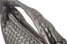 Load image into Gallery viewer, BOTTEGA VENETA ボッテガヴェネタ ホーボー イントレチャート ワンショルダーバッグ 115653 メタリックゴールド 美品 中古 4c076250