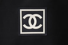 Load image into Gallery viewer, 極美品 CHANEL シャネル スポーツライン ショルダーバッグ 8番台 ココマーク パッチ ナイロン ブラック シルバー金具 中古 4b001022