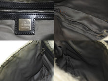 Load image into Gallery viewer, FENDI フェンディ ニットマンマバケット ワンショルダーバッグ ウール レザー ホワイト ブラック シルバー金具 美品 中古 4b000027