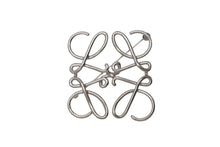 Load image into Gallery viewer, 極美品 LOEWE ロエベ アナグラム ブローチ メタル ゴールド アクセサリー ロゴ 111.25.020 中古 4b000036
