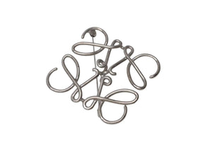 極美品 LOEWE ロエベ アナグラム ブローチ メタル ゴールド アクセサリー ロゴ 111.25.020 中古 4b000036