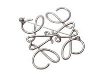 Load image into Gallery viewer, 極美品 LOEWE ロエベ アナグラム ブローチ メタル ゴールド アクセサリー ロゴ 111.25.020 中古 4b000036