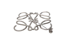 Load image into Gallery viewer, 極美品 LOEWE ロエベ アナグラム ブローチ メタル ゴールド アクセサリー ロゴ 111.25.020 中古 4b000036