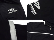 Load image into Gallery viewer, BALENCIAGA バレンシアガ ブルゾン フードレイヤード ジャケット 773043 コットン ナイロン ブラック ホワイト サイズL 美品 中古 4b000048