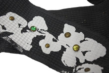 Load image into Gallery viewer, DENIM TEARS デニムティアーズ Rhinestone Cotton Wreath Durag ドゥーラグ 510-010-38 グレー系 ラインストーン 美品 中古 4b000082