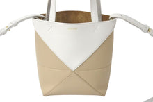 Load image into Gallery viewer, LOEWE ロエベ PUZZLE TOTE MINI パズルフォルドトート ミニ トートバッグ A657V25X01 カーフレザー ベージュ ホワイト 美品 中古 4b000113