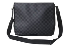 Load image into Gallery viewer, 極美品 LOUIS VUITTON ルイヴィトン ダニエルGM ショルダーバック N58033 ダミエグラフィット シルバー金具 ブラック 中古 4b000121