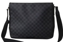Load image into Gallery viewer, 極美品 LOUIS VUITTON ルイヴィトン ダニエルGM ショルダーバック N58033 ダミエグラフィット シルバー金具 ブラック 中古 4b000121