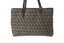 Load image into Gallery viewer, 新品同様 FENDI フェンディ ズッキーノ柄 ハンドバッグ 221158 キャンバス レザー ブラウン ブラックメタル金具 中古 4b000131