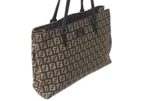 Load image into Gallery viewer, 新品同様 FENDI フェンディ ズッキーノ柄 ハンドバッグ 221158 キャンバス レザー ブラウン ブラックメタル金具 中古 4b000131