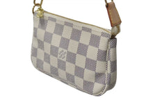 Load image into Gallery viewer, 新品同様 LOUIS VUITTON ルイヴィトン ミニポシェットアクセソワール アクセサリーポーチ N58010 ダミエアズール ホワイト 中古 4b000210