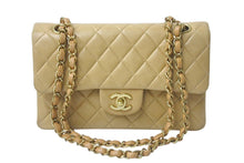Load image into Gallery viewer, CHANEL シャネル マトラッセ23 ショルダーバッグ 6番台 Wフラップ ベージュ ラムスキン ゴールド金具 美品 中古 4b000217
