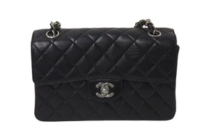 極美品 CHANEL シャネル マトラッセ23 Wフェイス Wチェーン ワンショルダーバッグ Y01480 4番台 ラムスキン ココマーク シルバー金具 中古 4b000278