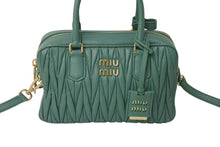 Load image into Gallery viewer, 極美品 MIUMIU ミュウミュウ アルカディ マトラッセ 2WAYバッグ ハンドバッグ ショルダーバッグ 5BB124 ナッパレザー グリーン 中古 4b000318