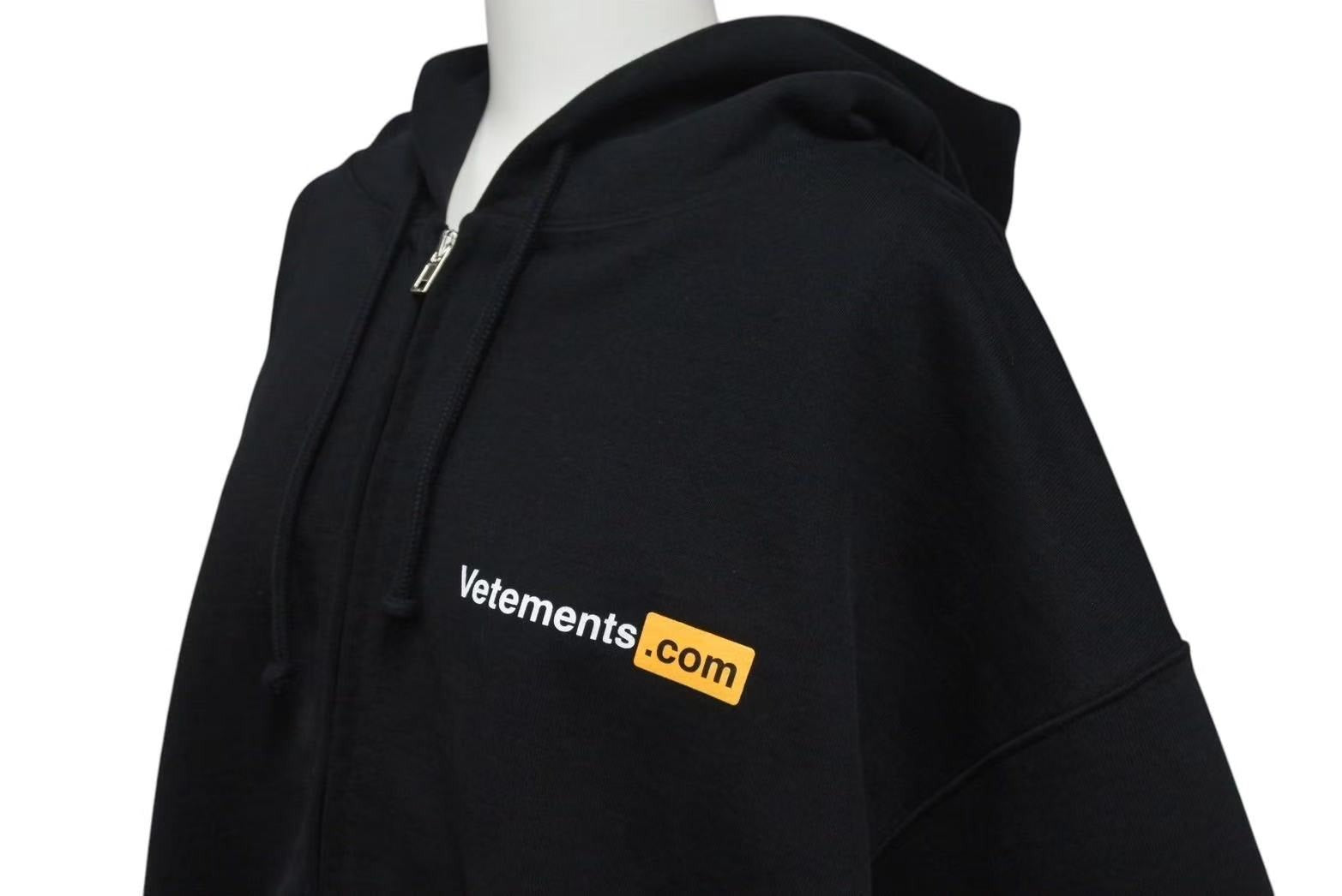 未開封新品　限定ヴェトモン写真集　VETEMENTS BOOK 楽天市場】VETEMENTSMOVIE POSTER 2 T-SHIRTヴェトモン スター