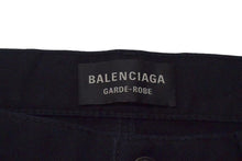 Load image into Gallery viewer, BALENCIAGA バレンシアガ 24SS GARDEROBE BOOT CUT ワードローブ ブーツカット デニムパンツ 773760 ブラック サイズ34 美品 中古 4b000338