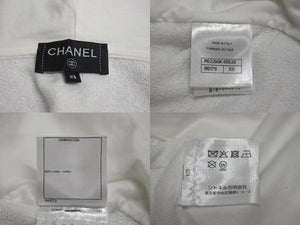 新品未使用 CHANEL シャネル カメリア ジップアップパーカー P63299K48933 サイズXS ココマーク スパンコール ホワイト 中古 4b000354