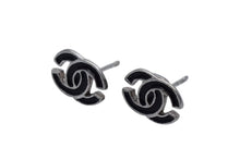 Load image into Gallery viewer, CHANEL シャネル ココマーク ピアス 重量約1.7g 00T刻印 ヴィンテージ シルバー ブラック メタル 両耳用 美品 中古 4b000381