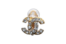 Load image into Gallery viewer, CHANEL シャネル ココマーク イヤリング 重量約4.4g 01A刻印 ラインストーン メタル ゴールド クリア 両耳用 美品 中古 4b000388