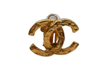 Load image into Gallery viewer, CHANEL シャネル ヴィンテージ ココマーク イヤリング 重量約10.5g 1988年製 23刻印 ゴールド メタル 両耳用 美品 中古 4b000391