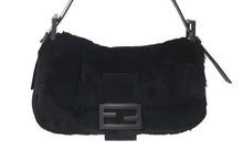 Load image into Gallery viewer, 極美品 FENDI フェンディ マンマバケット ワンショルダーバッグ 26424 ファー レザー ブラック金具 中古 4b000421