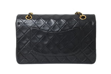 Load image into Gallery viewer, CHANEL シャネル マトラッセ25 Wフラップ Wチェーンショルダーバッグ 3番台 ラムスキン ココマーク ブラック 美品 中古 4b004328