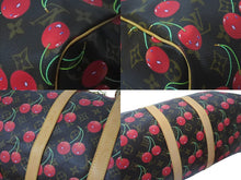 Load image into Gallery viewer, 極美品 LOUIS VUITTON ルイヴィトン キーポル 45 モノグラムチェリー 村上隆 ボストンバッグ ハンドバッグ レッド M95011 中古 4b000448