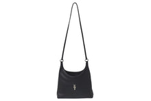 Load image into Gallery viewer, 極美品 CHROME HEARTS クロムハーツ VIV ダガー ワンショルダーバッグ スクロールロゴ シルバー925 レザー ブラック 中古 4b000450