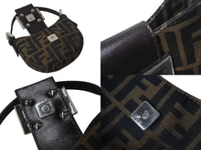 Load image into Gallery viewer, 極美品 FENDI フェンディ マンマバケット ミニクロワッサン ハンドバッグ 26673 キャンバス レザー ブラウン ズッカ柄 中古 4b000460