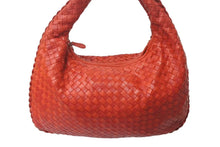 Load image into Gallery viewer, BOTTEGA VENETA ボッテガヴェネタ イントレチャート ホーボー ワンショルダーバッグ 115653 レザー レッド 美品 中古 4b000470