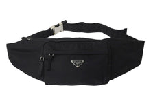 Load image into Gallery viewer, 極美品 PRADA プラダ TESSUTO MONTAGN ウエストバッグ・ボディバッグ ロゴプレート 2VL005 ブラック ナイロン 中古 4b000485