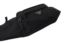 Load image into Gallery viewer, 極美品 PRADA プラダ TESSUTO MONTAGN ウエストバッグ・ボディバッグ ロゴプレート 2VL005 ブラック ナイロン 中古 4b000485