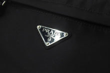 Load image into Gallery viewer, 極美品 PRADA プラダ TESSUTO MONTAGN ウエストバッグ・ボディバッグ ロゴプレート 2VL005 ブラック ナイロン 中古 4b000485