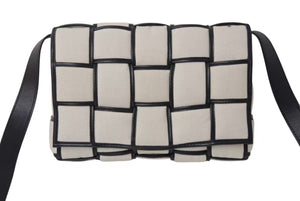 極美品 BOTTEGA VENETA ボッテガヴェネタ パデッドカセット ナチュラル ショルダーバッグ アイボリー キャンバス レザー 中古 4b000492