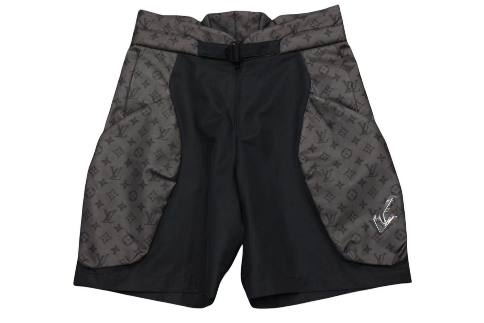 希少サイズ／廃盤☆LOUIS VUITTON　グラフィティ　ハーフパンツ　黒 LOUIS VUITTON（ショートパンツ）のフリマアイテム一覧