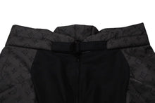 Load image into Gallery viewer, LOUIS VUITTON ルイヴィトン 2054パテッドショーツ 22SS グラフィックモノグラム RM221M I67 HMP05W ブラック サイズS 美品 中古 4b000621