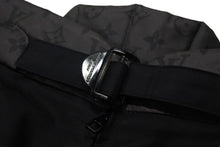 Load image into Gallery viewer, LOUIS VUITTON ルイヴィトン 2054パテッドショーツ 22SS グラフィックモノグラム RM221M I67 HMP05W ブラック サイズS 美品 中古 4b000621
