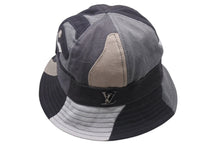 Load image into Gallery viewer, 新品同様 LOUIS VUITTON ルイヴィトン バケットハット LV ポートレート ハット M7186M グレー ホワイト ブラックメタル金具 中古 4b000626