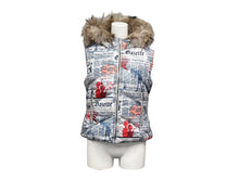 Load image into Gallery viewer, 極美品 JOHN GALLIANO ジョンガリアーノ ニュースペーパーファーベスト ホワイト マルチカラー ポリエステル 1200W0JBJAAS2 中古 4b000685