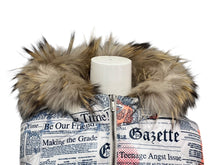 Load image into Gallery viewer, 極美品 JOHN GALLIANO ジョンガリアーノ ニュースペーパーファーベスト ホワイト マルチカラー ポリエステル 1200W0JBJAAS2 中古 4b000685