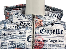 Load image into Gallery viewer, 極美品 JOHN GALLIANO ジョンガリアーノ ニュースペーパーファーベスト ホワイト マルチカラー ポリエステル 1200W0JBJAAS2 中古 4b000685