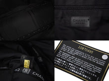 Load image into Gallery viewer, 極美品 CHANEL シャネル スポーツライン 2WAYボストンバッグ ココマーク 10番台 ナイロン ブラック ホワイト シルバー 中古 4b000728