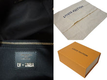 画像をギャラリービューアに読み込む, 新品同様 LOUIS VUITTON ルイヴィトン LV×NBA クロークドップキット クラッチバッグ M58515 カーフレザー ブラック 中古 4b000742