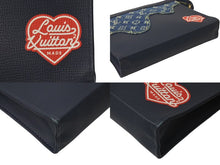 Load image into Gallery viewer, LOUIS VUITTON ルイヴィトン ポシェットヴォワヤージュ MM クラッチバッグ M45961 NIGO モノグラム ドリップデニム 美品 中古 4b000748