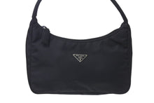 Load image into Gallery viewer, PRADA プラダ ホーボ ハンドバッグ ワンショルダーバッグ 三角ロゴプレート ブラック ナイロン 美品 中古 4b000773