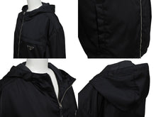 Load image into Gallery viewer, PRADA プラダ ナイロンジャケット トライアングルロゴ フード付き ナイロン ブラック シルバー金具 サイズ46 美品 中古 4b000937