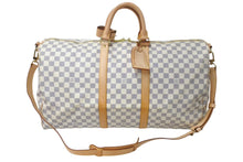 Load image into Gallery viewer, 極美品 LOUIS VUITTON ルイヴィトン ダミエ アズール キーポル55 ボストンバッグ N41429 PVC ヌメ革 ホワイト ブラウン 中古 4b000974